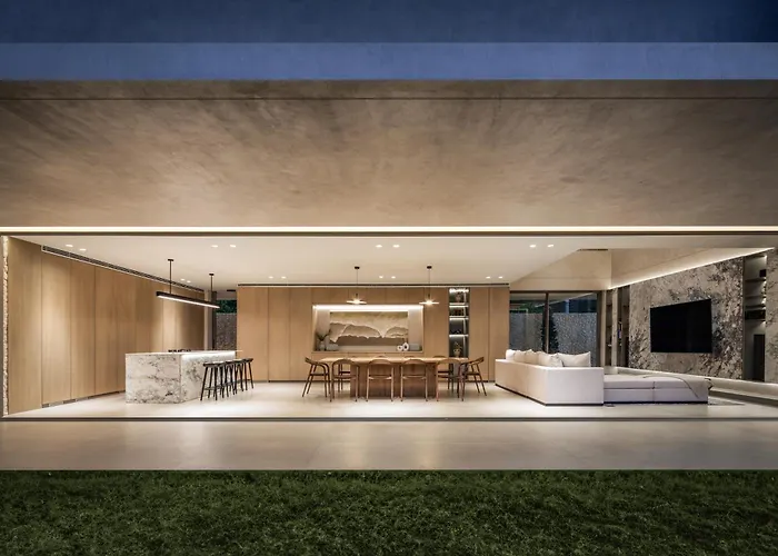 Rumah Ardjuno - 3br Quiet Luxury Hillside Retreat With Ocean & Mountain View