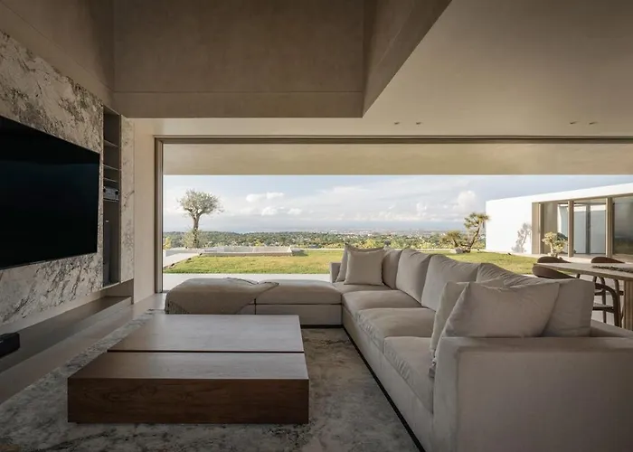 Rumah Ardjuno - 3br Quiet Luxury Hillside Retreat With Ocean & Mountain View 別荘