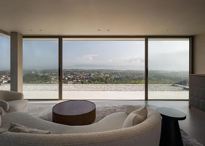 Rumah Ardjuno - 3br Quiet Luxury Hillside Retreat With Ocean & Mountain View