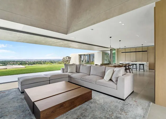 Rumah Ardjuno - 3br Quiet Luxury Hillside Retreat With Ocean & Mountain View