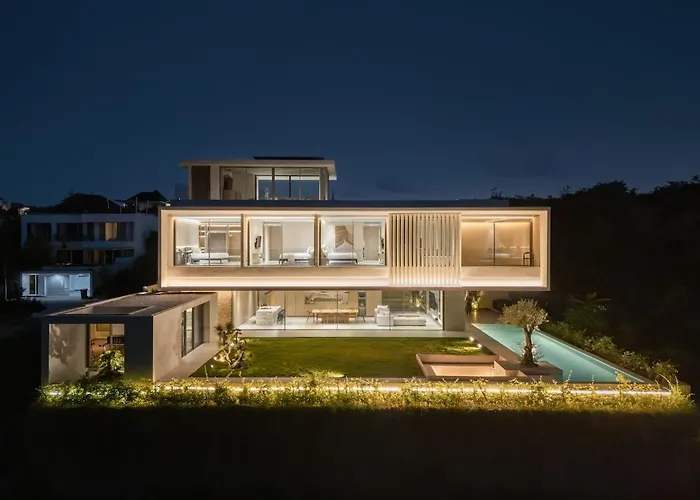 Rumah Ardjuno - 3br Quiet Luxury Hillside Retreat With Ocean & Mountain View
