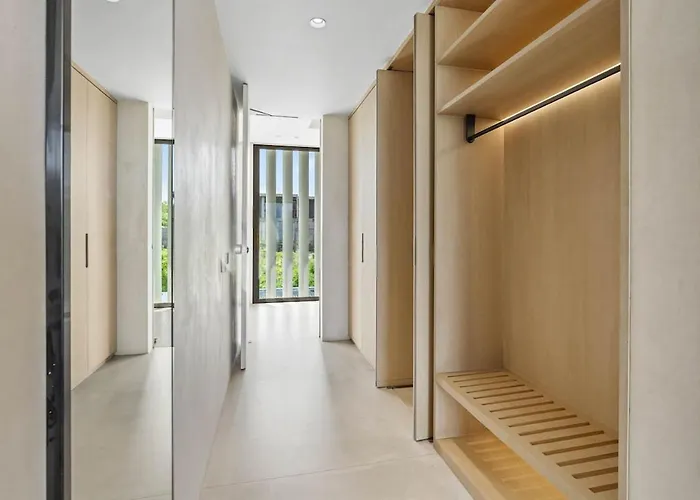 Rumah Ardjuno - 3br Quiet Luxury Hillside Retreat With Ocean & Mountain View