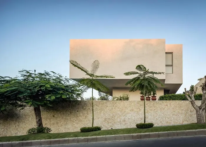 Rumah Ardjuno - 3br Quiet Luxury Hillside Retreat With Ocean & Mountain View